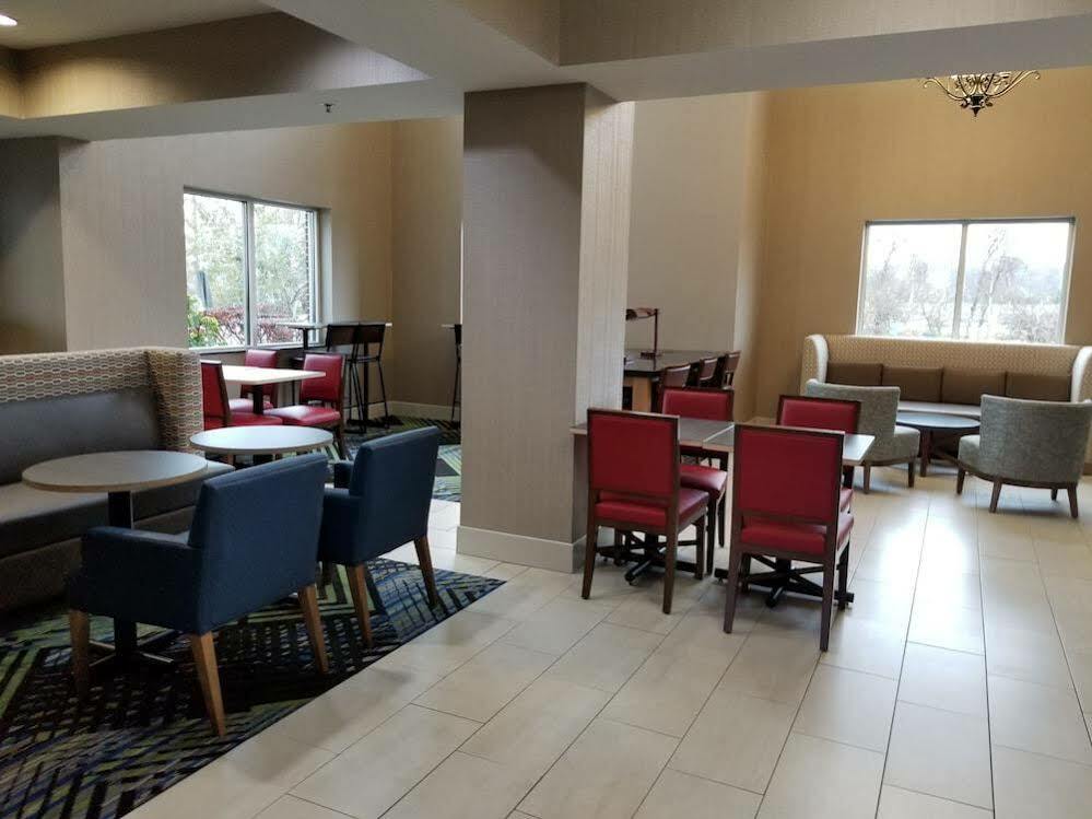Holiday Inn Express Hotel & Suites Louisville South-Hillview, An Ihg Hotel Екстер'єр фото